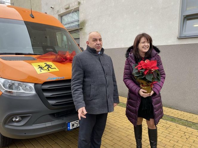 Ułatwi transport dzieci z niepełnosprawnościami. Nowy bus trafił do SOSW w Siedlcach