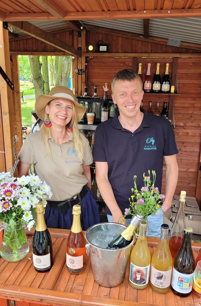 Zbiory 2025. Renata mówi, że na winnicy wietrzy głowę: - Ta bliskość z naturą poprawia moją kondycję nie tylko fizyczną, ale i psychiczną.