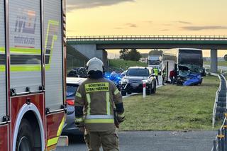 Są ranni po wypadku z udziałem autokaru. Droga zablokowana, poważne utrudnienia