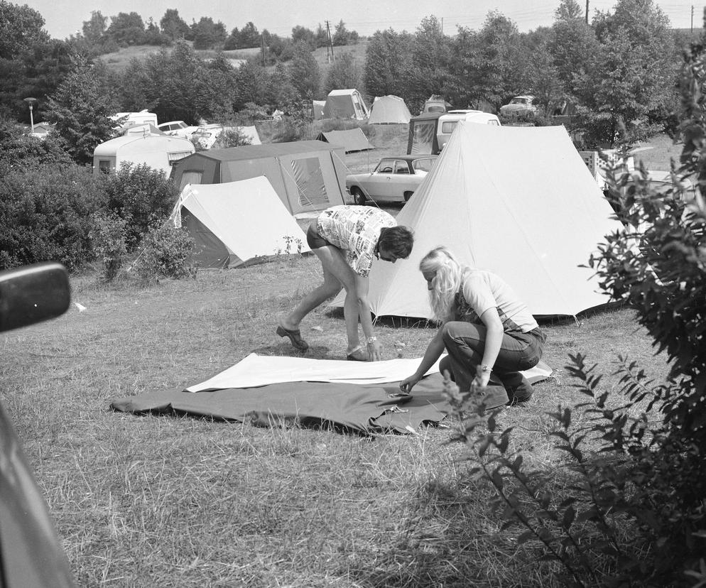 Tak wypoczywano pod namiotem w PRL-u. Zobacz stare zdjęcia z campingów!