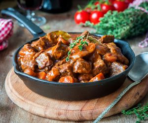 Gulasz z karkówki po myśliwsku - urzeka smakiem i aromatem