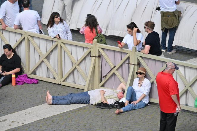 Z OSTATNIEJ CHWILI: Rozpoczęło się konklawe 2025 – kardynałowie złożyli przysięgę w Kaplicy Sykstyńskiej