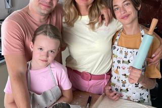 	Barwy szczęścia nowy sezon na planie. Marysia (Nina Szumowska),Hubert (Marek Molak), Asia (Anna Gzyra), Emil (Artem Malaszczuk)