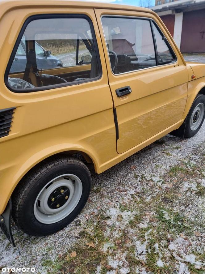 Wyjątkowy Maluch trafił do sprzedaży. To Fiat 126p z 1989 roku 