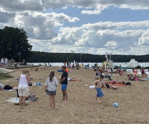 Wakacyjny patrol Eska Summer City na olsztyńskiej Plaży Miejskiej