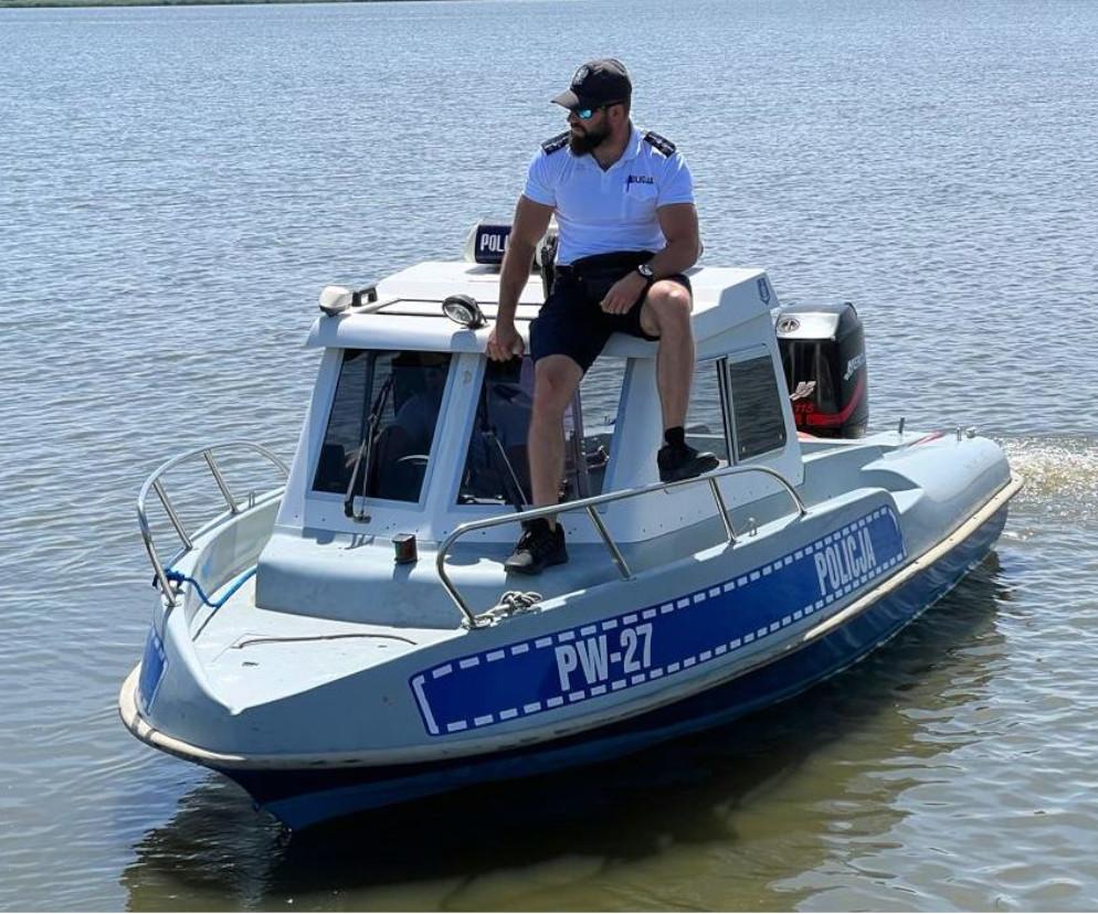 Koszalińsk patroluje zbiorniki wodne łódkami