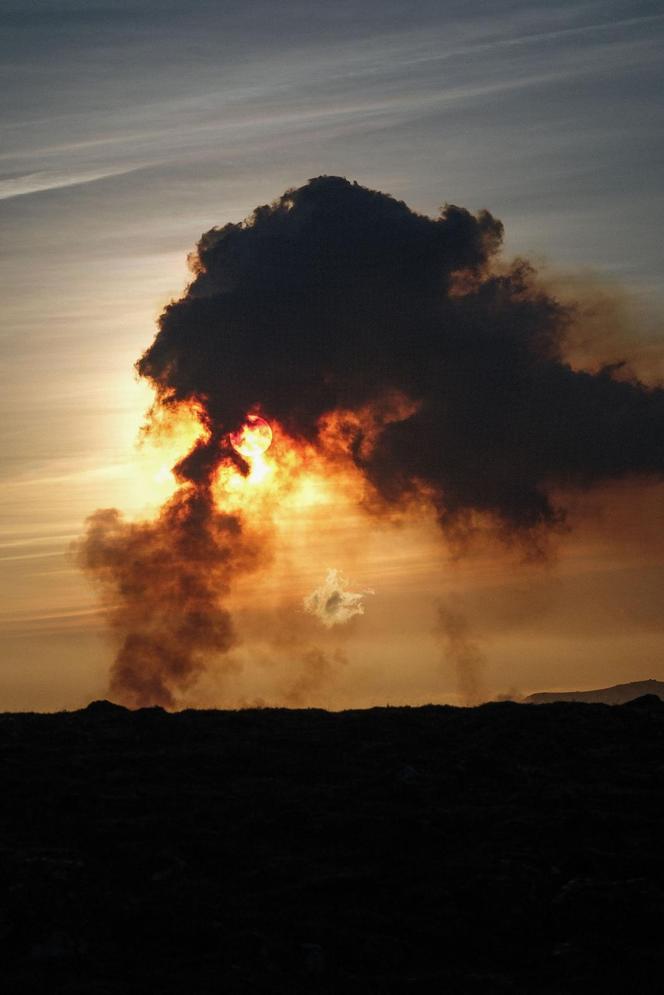 Horror na Islandii. Po erupcji wulkanu płoną domy, lawa dotarła do ewakuowanego miasteczka