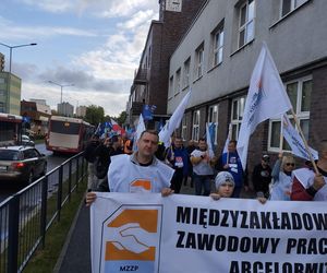 Hutnicy i koksownicy wyszli na ulice w Dąbrowie Górniczej. Apel do rządu o ratunek dla branży i tysięcy miejsc pracy