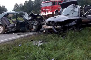 Czołowe zderzenie bmw i mercedesa