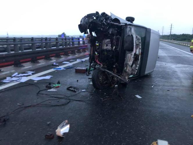 Wokowice. Na autostradzie A4 BUS UDERZYŁ w bariery! Dwie osoby poszkodowane