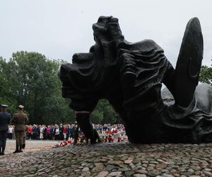 Uroczystość pod pomnikiem Polegli Niepokonani (1.08.2025)