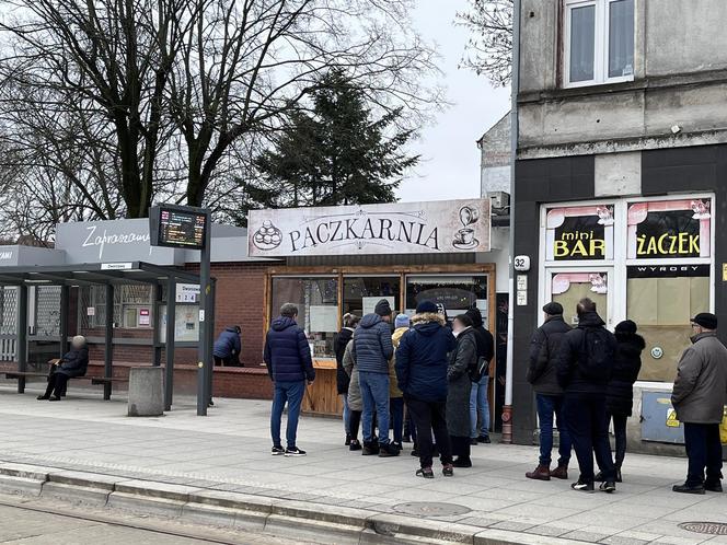 Gorzowianie tłumnie ruszyli po pączki! Tak wyglądały kolejki pod cukierniami i pączkarniami