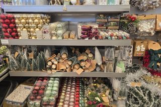 Upały nie odpuszczają, a w sklepach świąteczne ozdoby! Sezon wystartował 
