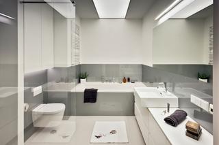 Łazienka szaro-biała: ascetyczna aranżacja łazienki