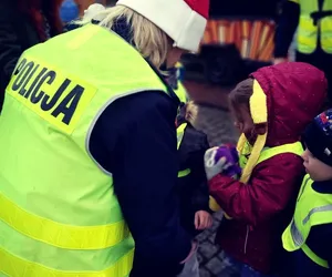 Szczecińscy policjanci wcielili się w świętych Mikołajów