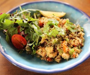 Pieczone warzywa i feta to idealne połączenie. Do tego kuskus i mamy obiad w 15 minut