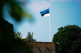 Estonia zamyka kluczowe przejście graniczne! Zamaskowani mężczyźni z bronią po rosyjskiej stronie. To nie byli strażnicy