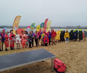 Mazowieckie Morsy otworzyły sezon morsowania 2025/2026 nad zalewem w Siedlcach