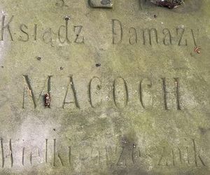 Tak wygląda grób księdza Damazego Macocha. Trafił do więzienia za zabójstwo [ZDJĘCIA].