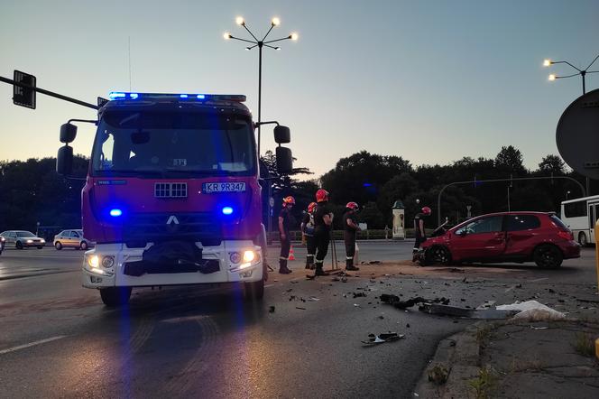 Wypadek na skrzyżowaniu ulic Stella Sawickiego i Bora Komorowskiego