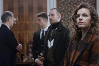 Krucjata. Prawo serii. Komisarz Jan Góra Mandżaro(Julian Świeżewski), podkomisarz Maria Darska (Vanessa Aleksander)