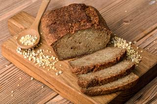 Chleb bez mąki i drożdży. Zrobisz go z 4 składników