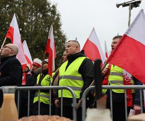 Protest rolników 20 marca przed Lubelskim Urzędem Wojewódzkim w Lublinie