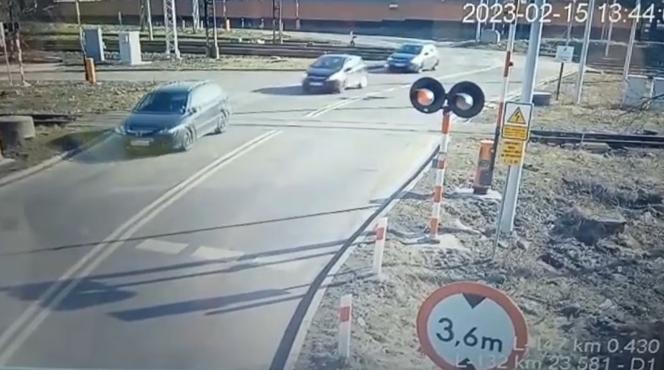 Zabrze: Kierowca złamał rogatki na przejeździe kolejowym. Był pod wpływem narkotyków