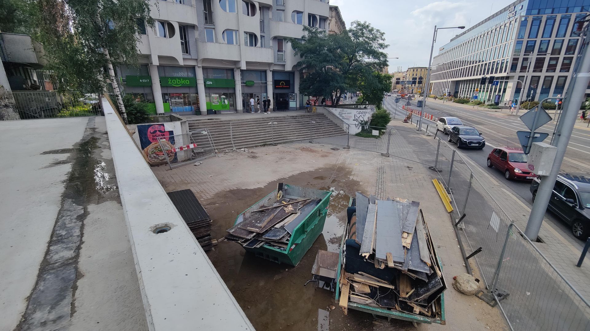Remont esplanady przy Sedesowcach we Wrocławiu