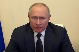 Putin do Macrona tuż przed wojną na Ukrainie: Jestem na siłowni, zaraz idę na hokeja