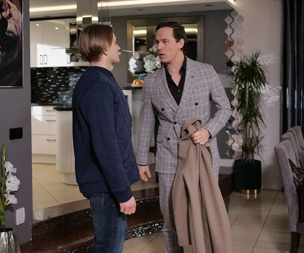 Pierwsza miłość, odcinek 3820 Reterski (Stefan Pawłowski), Biały (Igor Paszczyk)