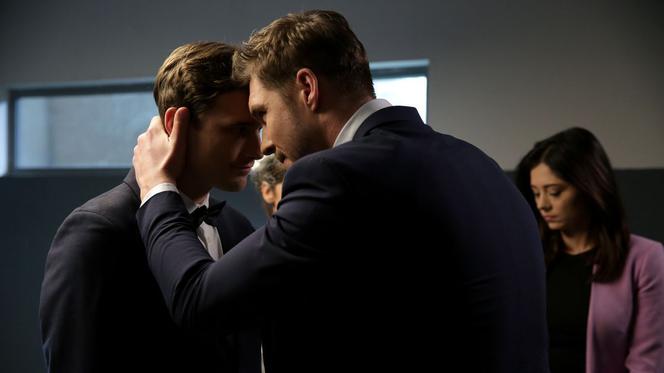 	M jak miłość, odc. 1517.Olek (Maurycy Popiel), Iza (Adriana Kalska), Marcin (Mikołaj Roznerski