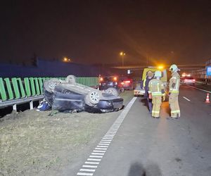 Dachowanie na S8. Jedna osoba trafiła do szpitala