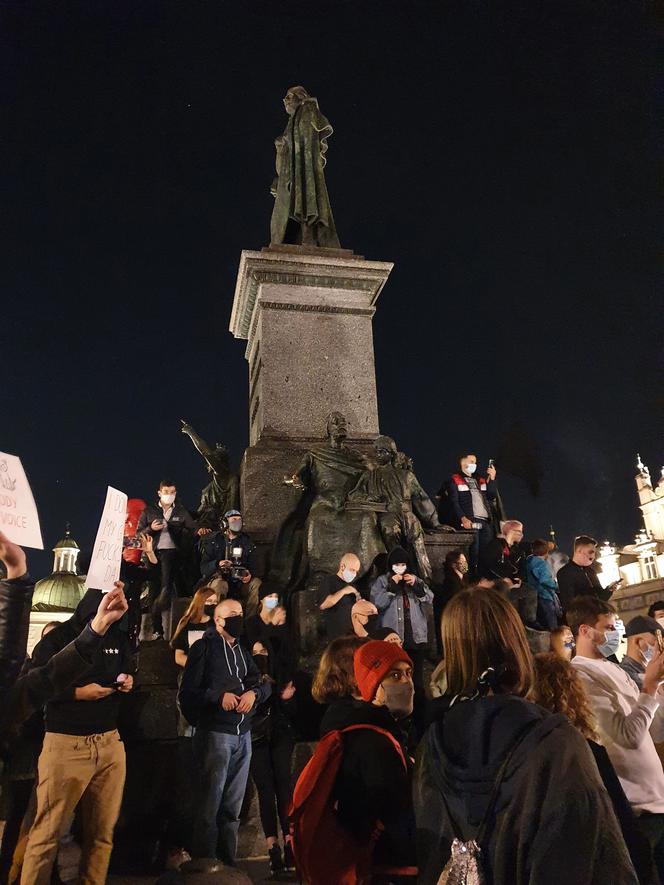 Strajk Kobiet w Krakowie. Protest na Rynku Głównym [27.10.2020]