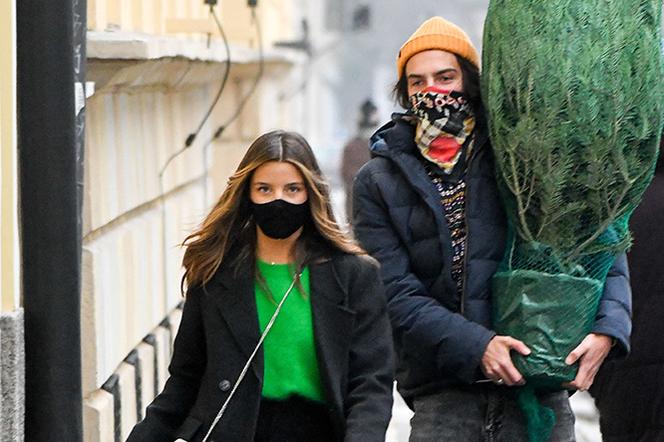 Julia Wieniawa i Nikodem Rozbicki kupili choinkę