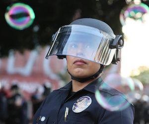 Protesty w Los Angeles coraz silniejsze. Emocje podsycają fałszywe zdjęcia i teorie spiskowe