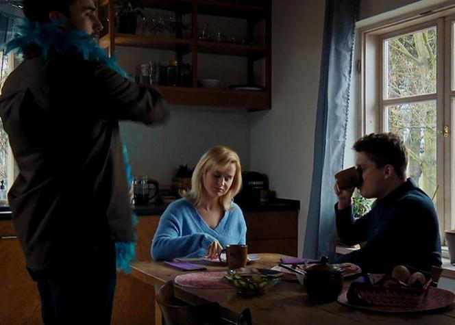 M jak miłość, odc. 1512. Sonia (Barbara Wypych), Rafał (Jakub Kucner), Janek (Tomas Kollarik)