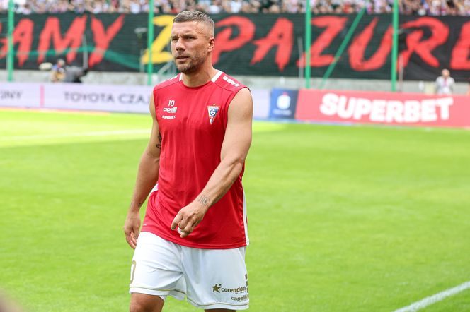 Ekstraklasa: co dalej z Górnikiem? Lukas Podolski rzuca nieco światła na proces prywatyzacji. Słowo o długach i przyszłości klubu 