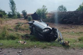 Roztrzaskali się na drodze. Dramatyczny wypadek, strażacy wycinali ludzi z wraków