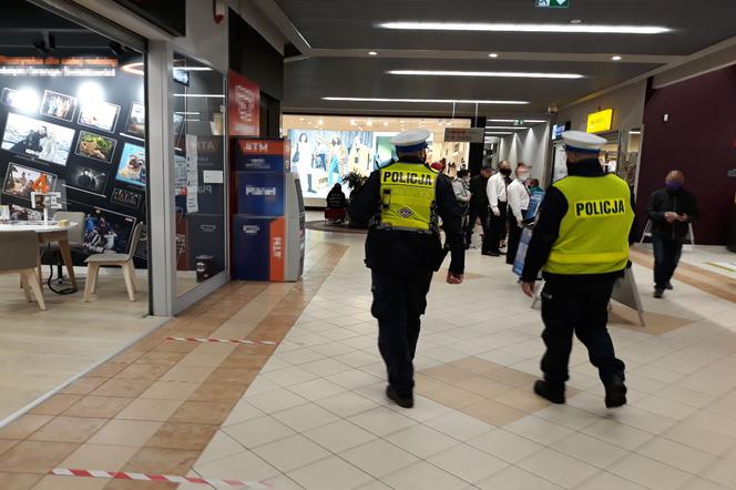 Czerwona strefa. Wszedł do sklepu w Grudziądzu bez maseczki. Interweniowała policja