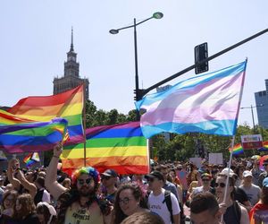 Parada Równości przeszła ulicami Warszawy. Protest i transparenty o ludobójstwie