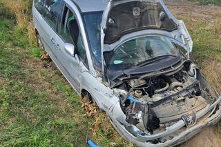 Zderzenie dwóch osobówek w miejscowości Chromna na DK2