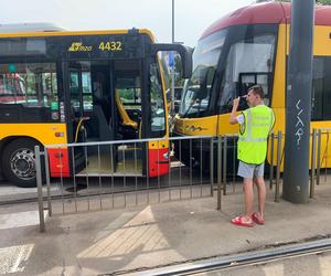 Zderzenie tramwaju i autobusu w Warszawie