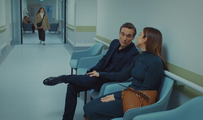 M jak miłość odcinek 1871 ostatni - finał sezonu. Aneta (Ilona Janyst), Olek (Maurycy Popiel) 