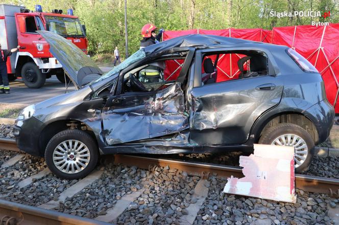 Śmiertelny wypadek, osobówka zderzyła się z tramwajem. Kobieta zmarła na miejscu