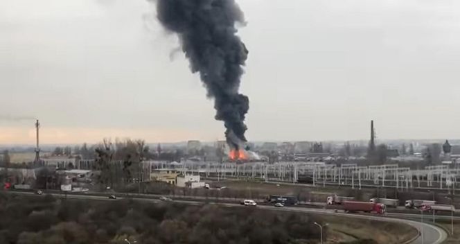 Potężny pożar zabytkowej hali w Gdańsku. Wielka chmura dymu w mieście