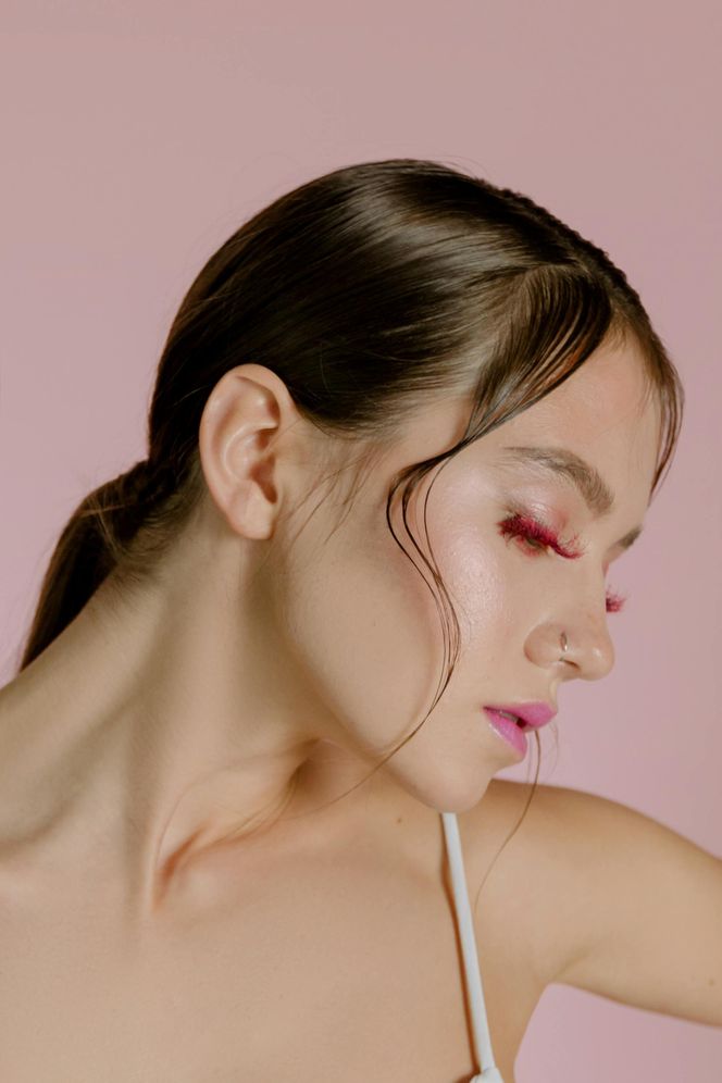 Fryzura z przedziałkiem