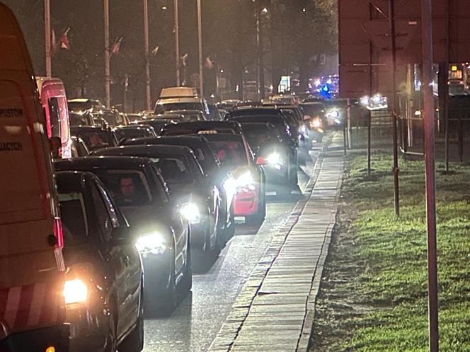 Totalny paraliż przy Arkadii w Warszawie. Znamy przyczyny chaosu drogowego