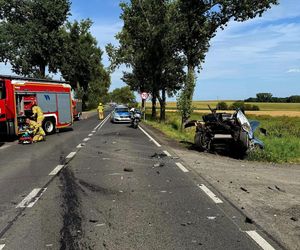 Groźny wypadek na DW 416. Błąd 20-latka doprowadził do zderzenia. Trzy osoby w szpitalu