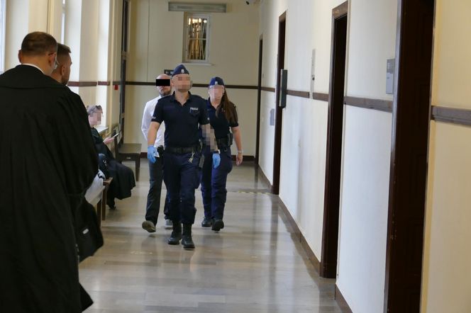 Chciał żywcem spalić żonę. Sekundy dzieliły ją od śmierci. Spędzi w więzieniu długie lata